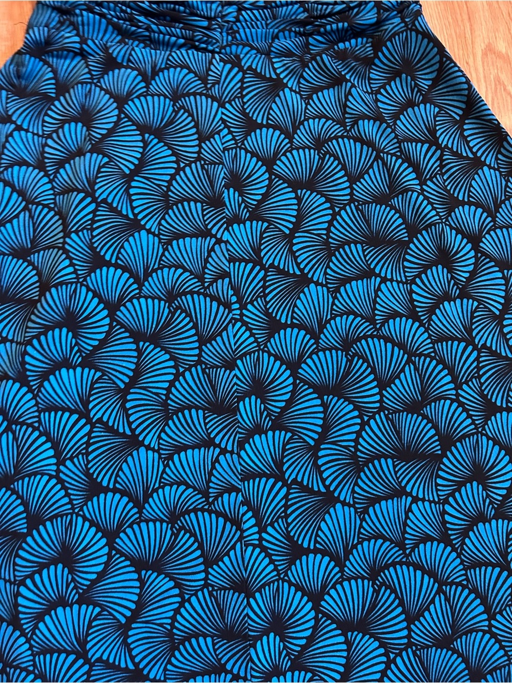 Evan Picone Blue Fan-Print V-Neck Midi Dress - Picture 8 of 8